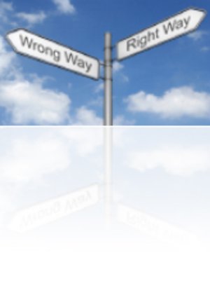 Wegweiser mit zwei Schildern: Wrong Way und Right Way